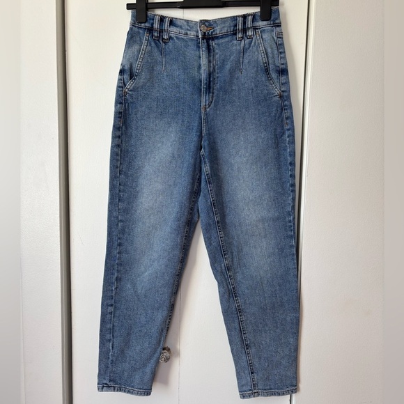 🎉4/30$🎉 Dynamite High-Rise Mom Jeans – Size 27 ✨ - Picture 1 of 4